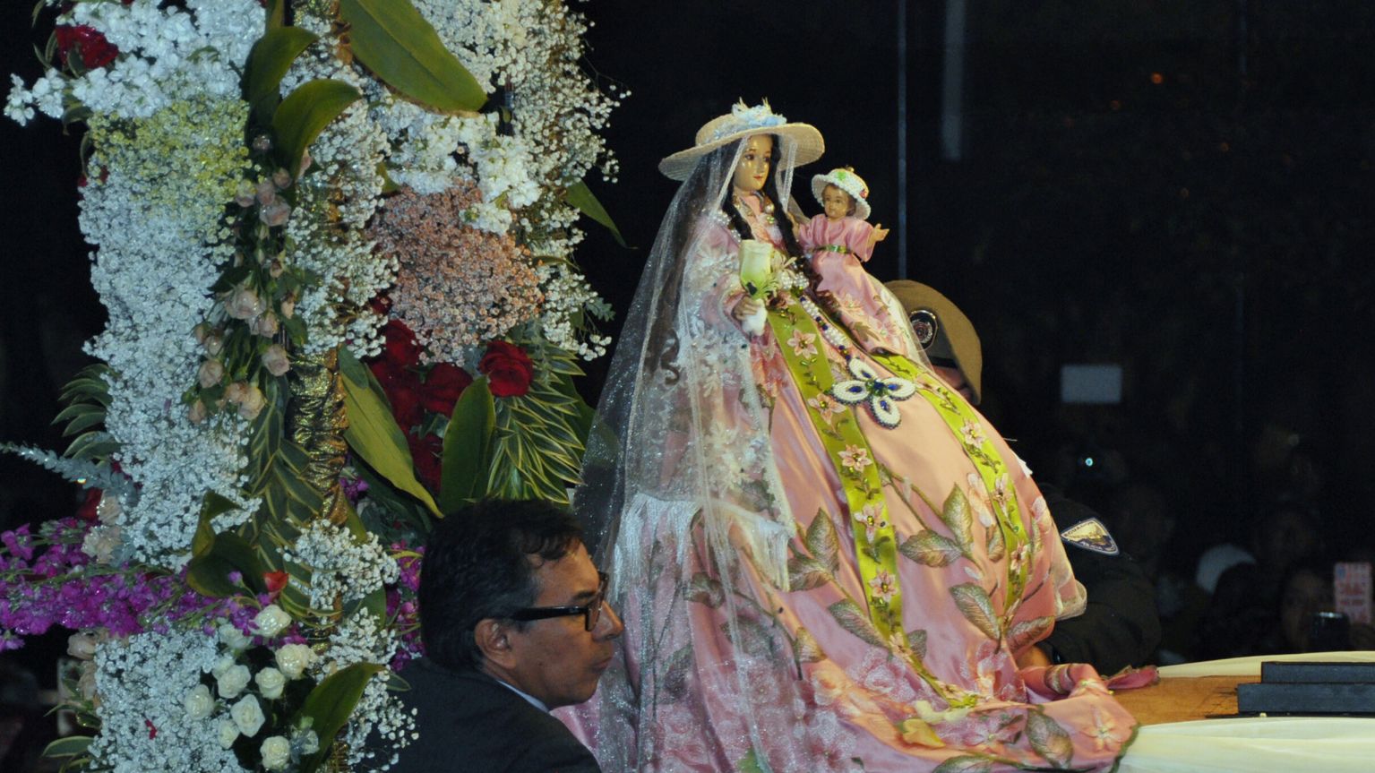 Imagen de la Virgen del Cisne vestida para la romería